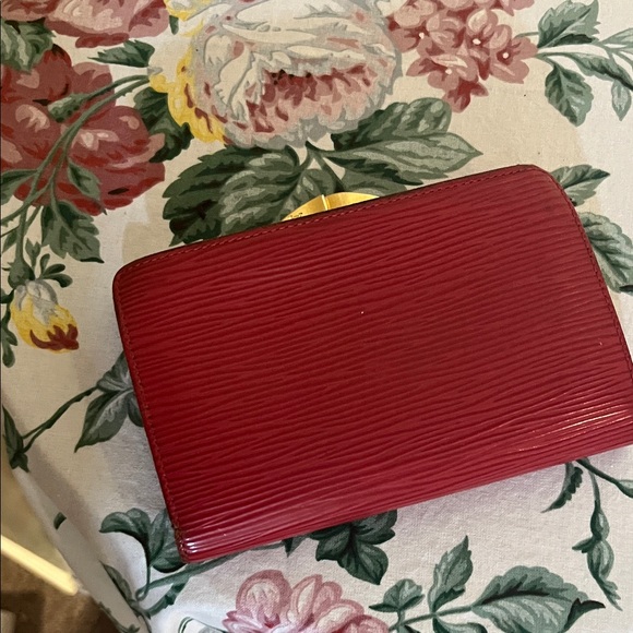 Louis Vuitton Red Textured Accessory - Picture 5 of 7